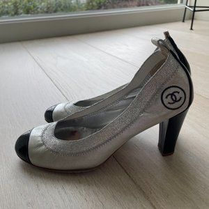 Classic Chanel pumps + free suede pumps by BGCGirls-
